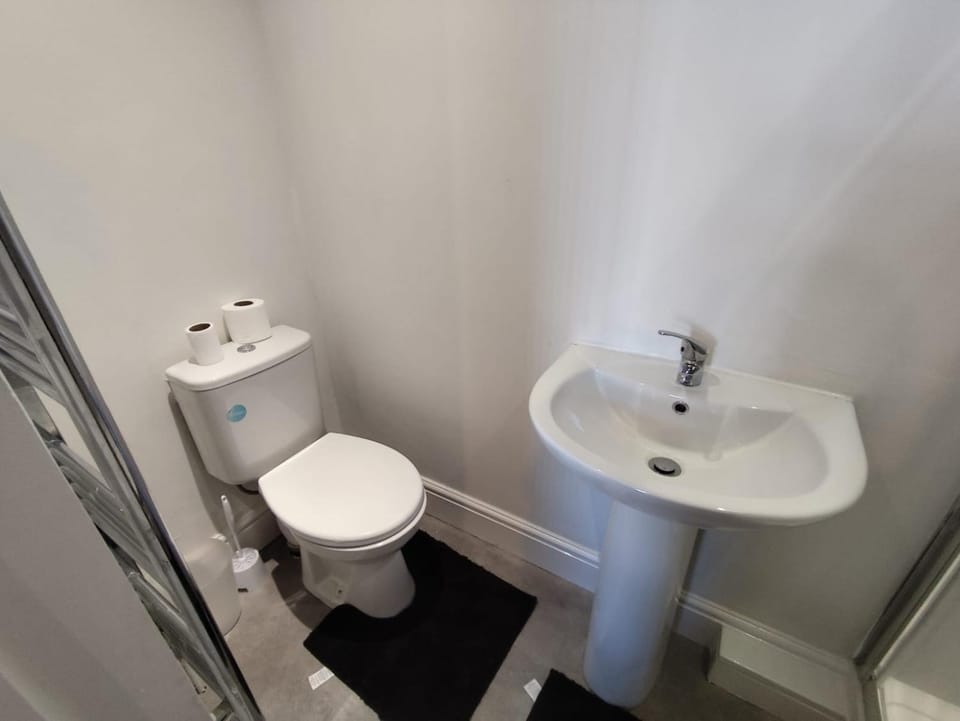 En-Suite Double-Bedroom in the Heart of Salford Manchester CR3 Perfect for Short Stays Bed and Breakfast in Salford