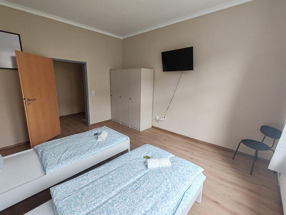 Bed, TV and multimedia, Bedroom, wardrobe