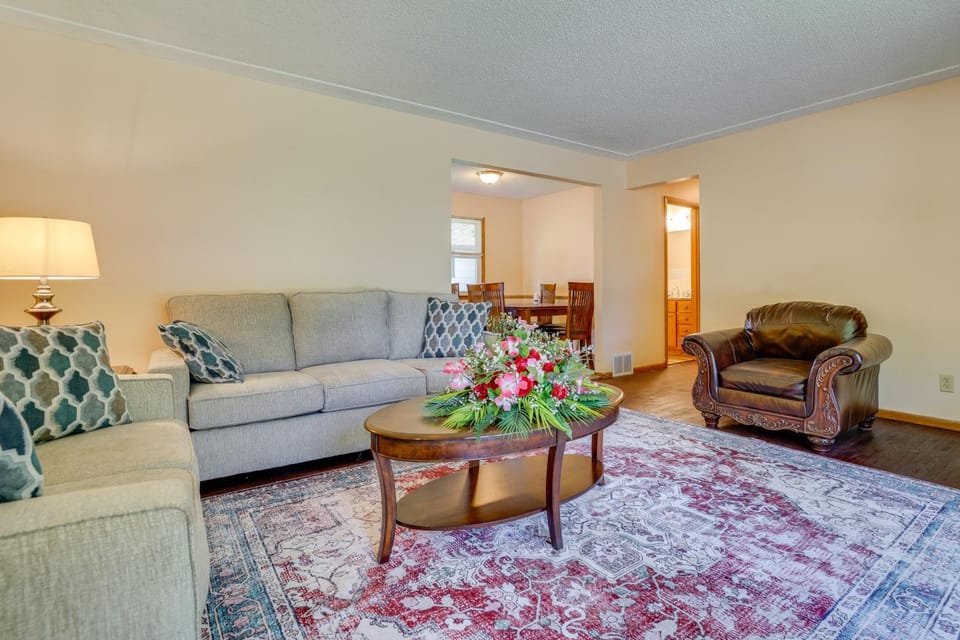10 Mi to Downtown: Group Getaway in Minneapolis House in Brooklyn Center