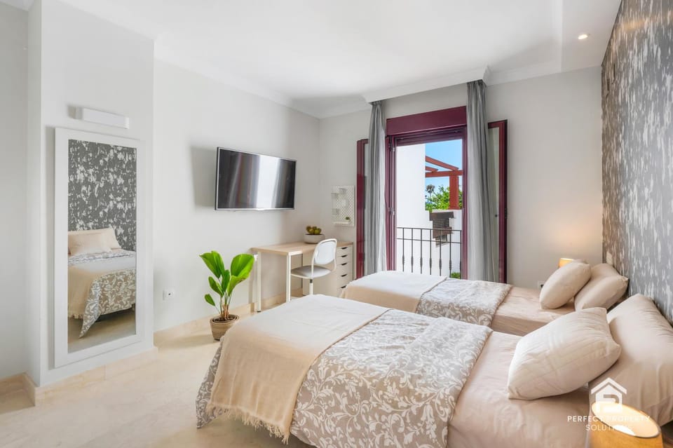 Noray Bright Beachfront 3BR - Terrace, Prime Spot Apartment in Marbella