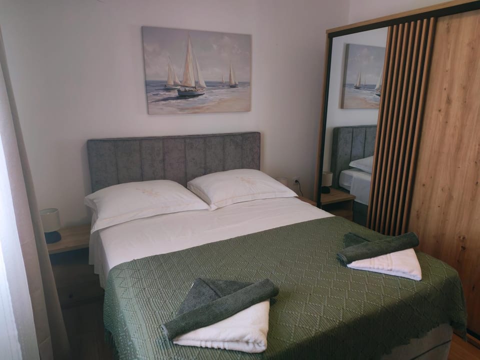 Bed, Bedroom, towels, wardrobe