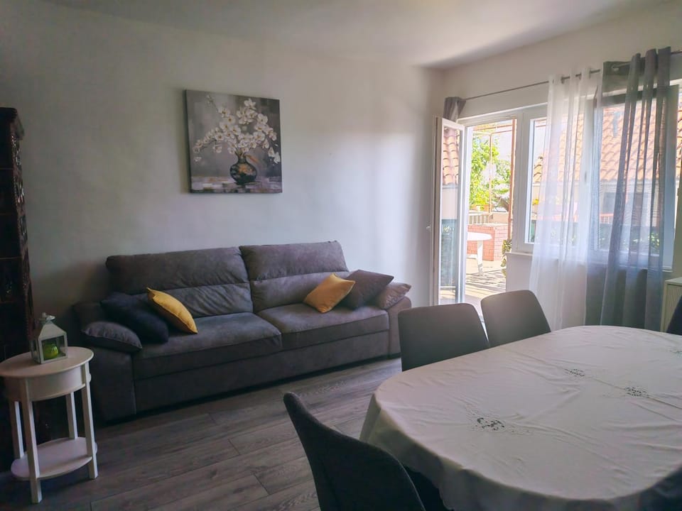 Living room, Seating area, Dining area