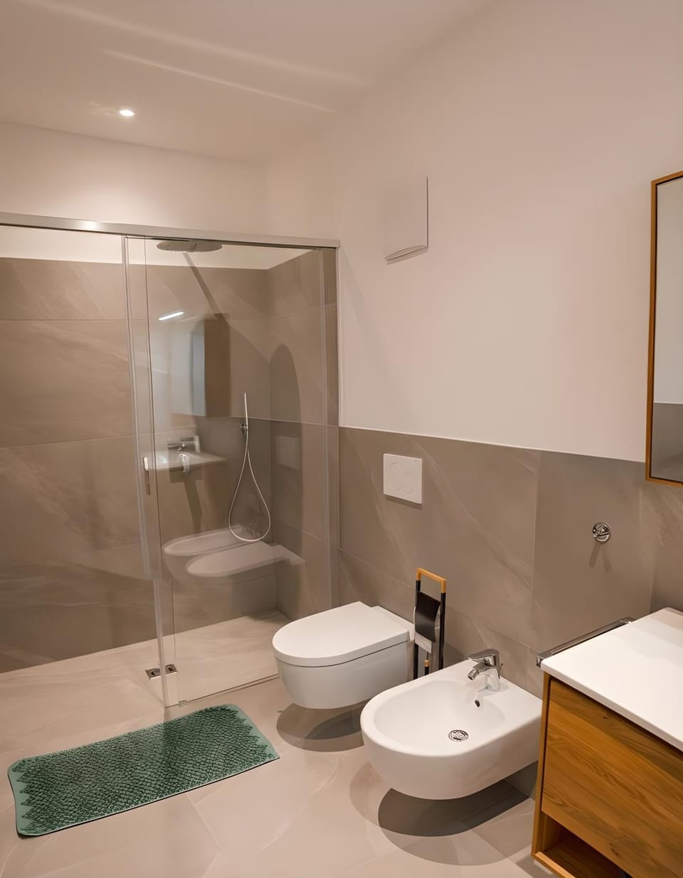 Shower, Toilet, Bathroom, bidet, towels