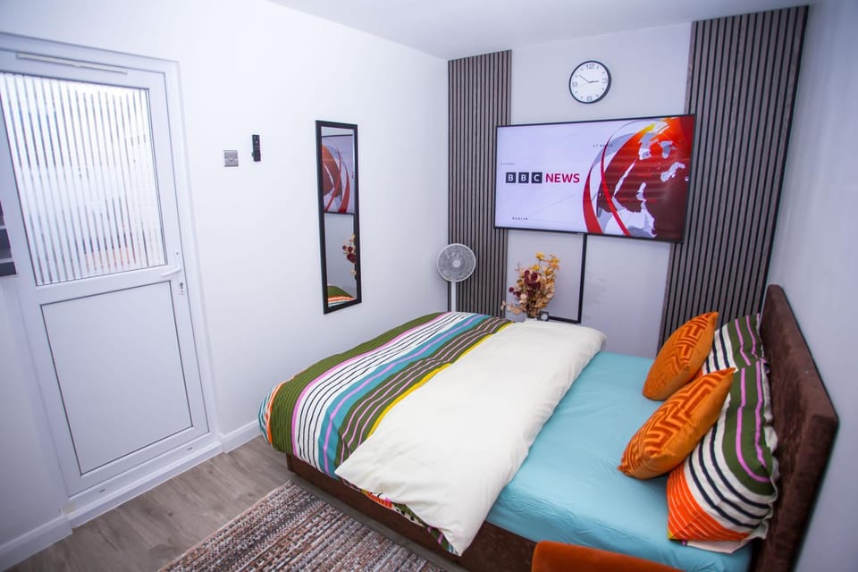 Modern Serenity 1 Bedroom Stay Apartment in Grays