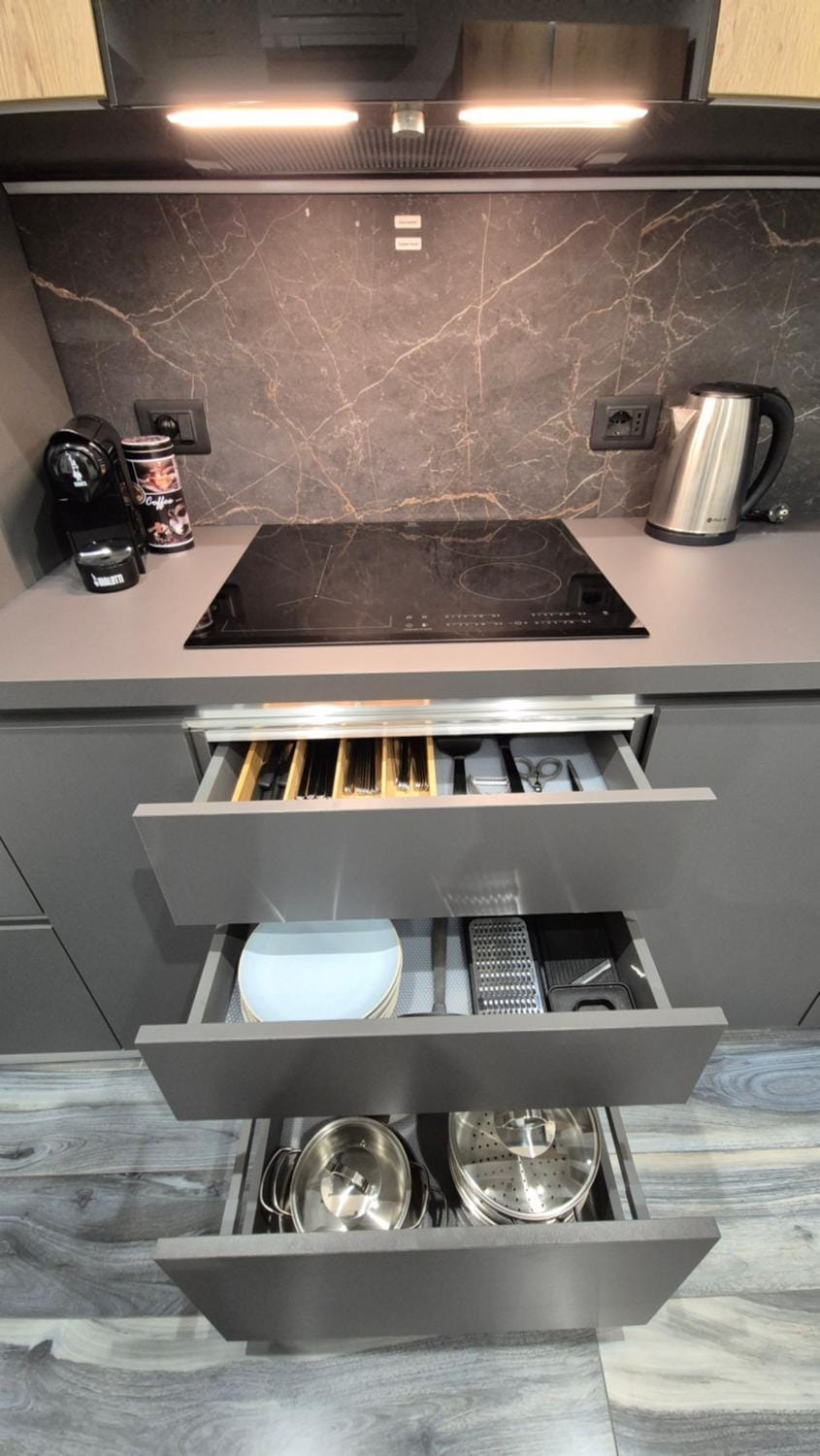 Coffee/tea facilities, stove