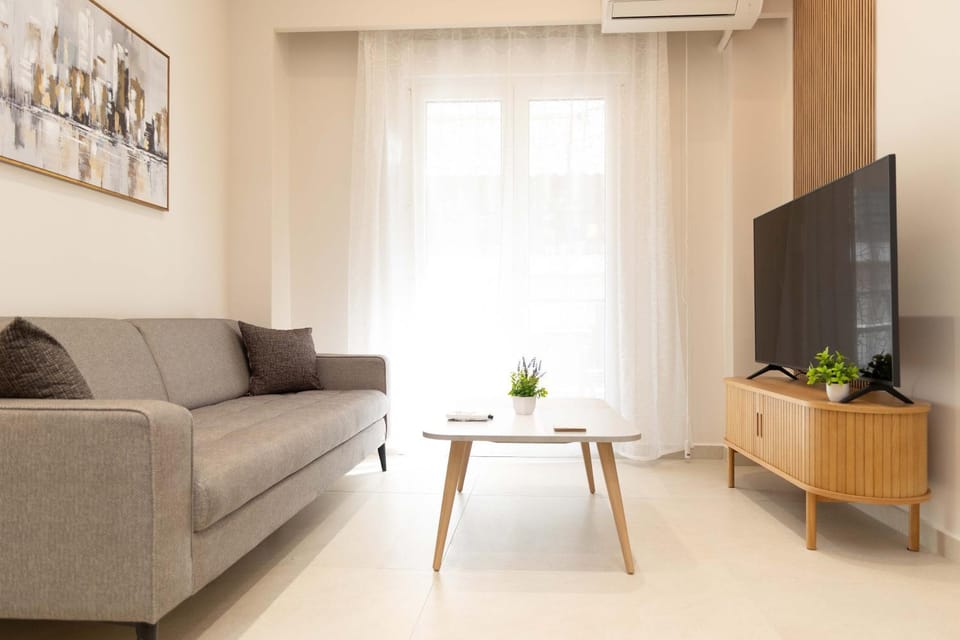 TV and multimedia, Living room, Seating area, Evening entertainment, air conditioner