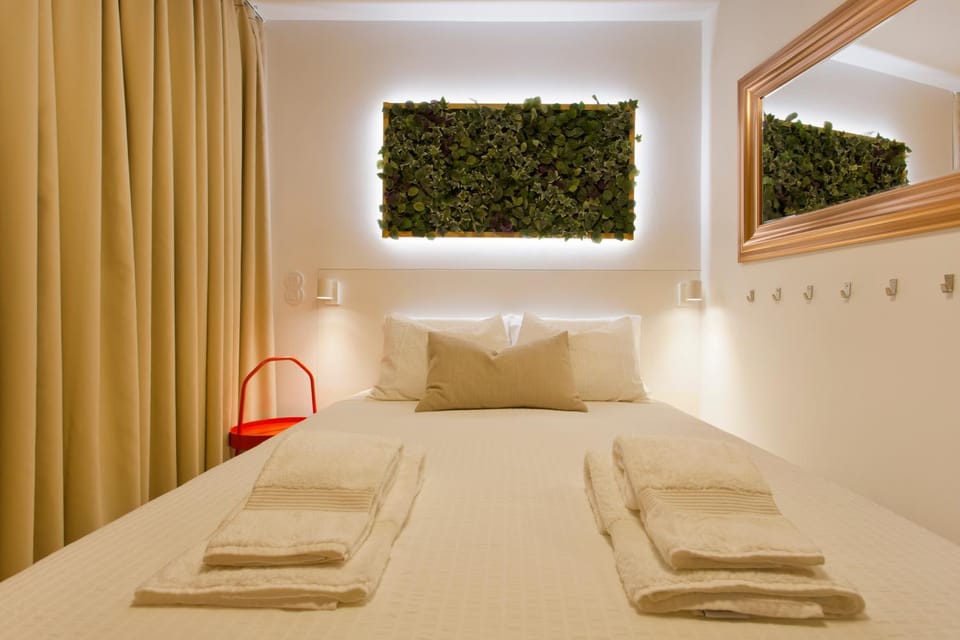 Bed, Photo of the whole room, Decorative detail, Bedroom