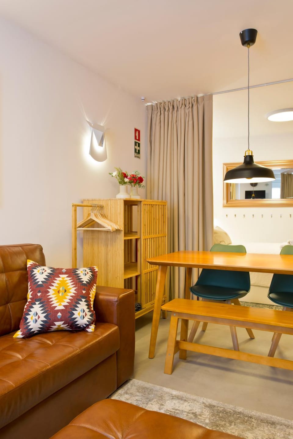 Living room, Decorative detail, Dining area, wardrobe