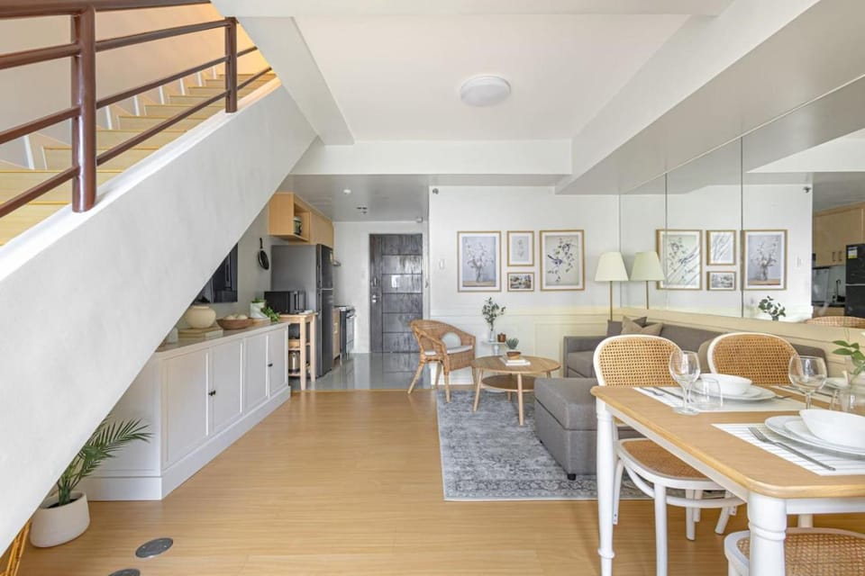 Kitchen or kitchenette, Living room, Seating area, Dining area