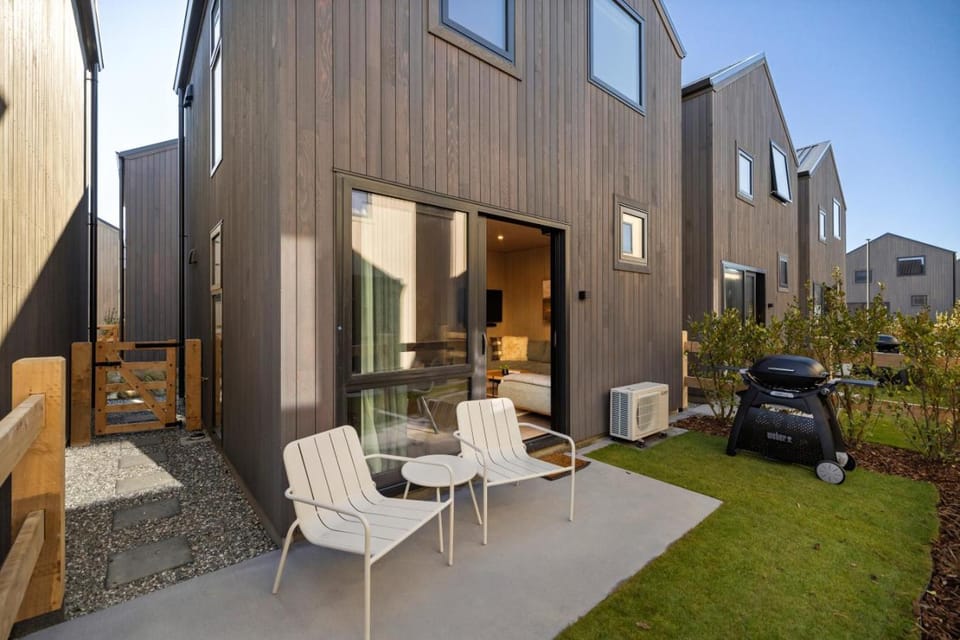 Raua Queenstown Villa - with parking House in Queenstown