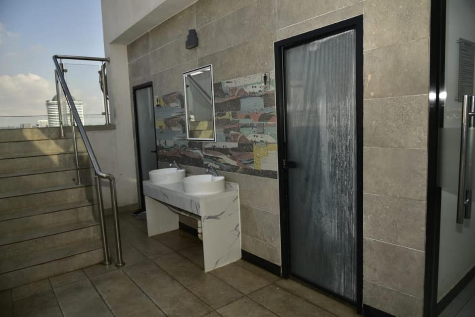 Bathroom, Swimming pool