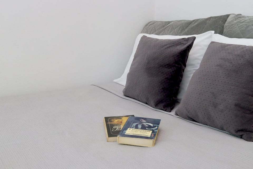 Bed, Seating area, Bedroom