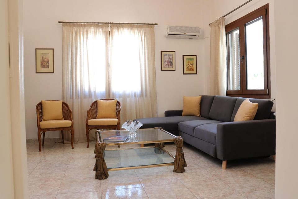 Living room, Seating area, air conditioner