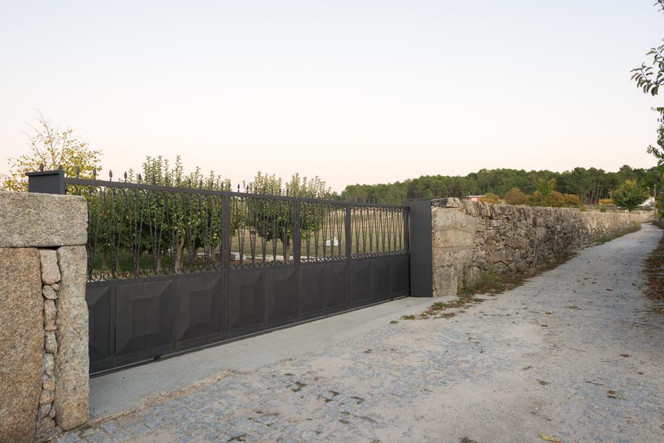 Facade/entrance, Pets