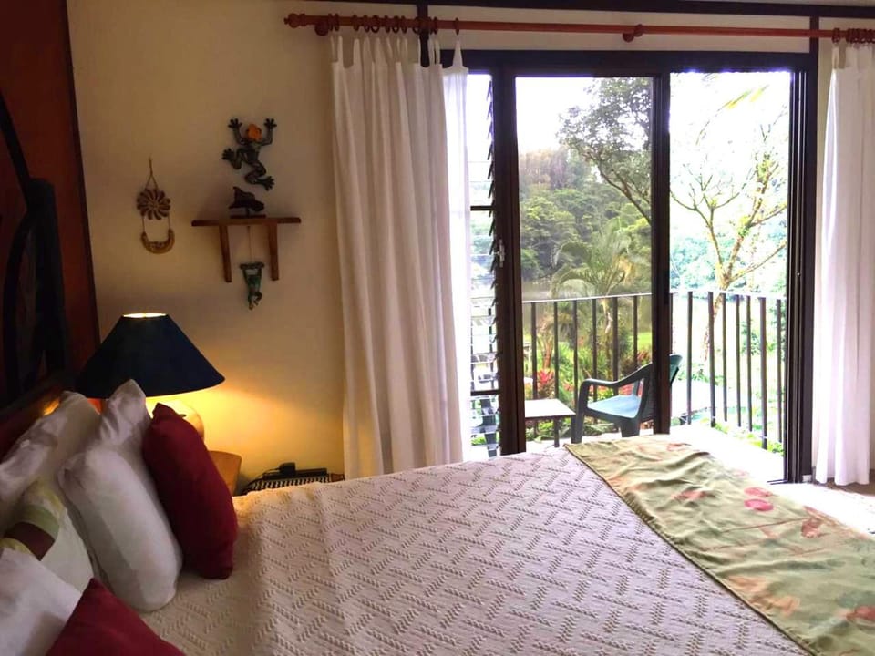 View (from property/room), Balcony/Terrace, Bedroom