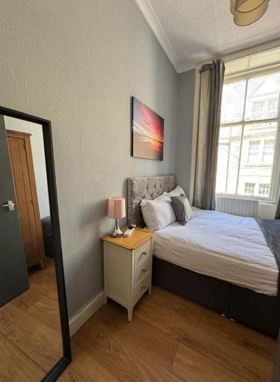 11 Minutes Walk Royal Mile Cosy for 4 Apartment in Edinburgh