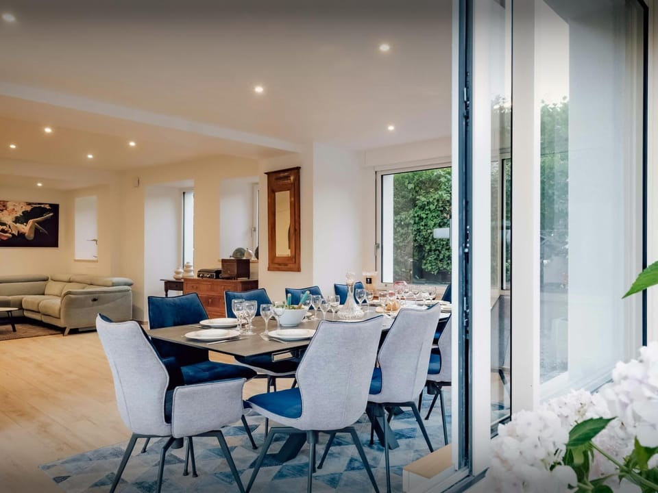 Living room, Seating area, Dining area