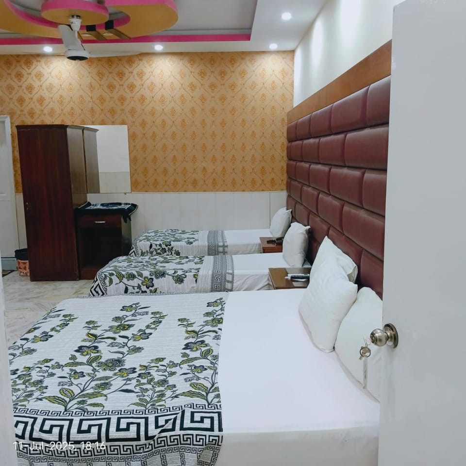 Luxury Hotel Karachi Bed and Breakfast in Karachi