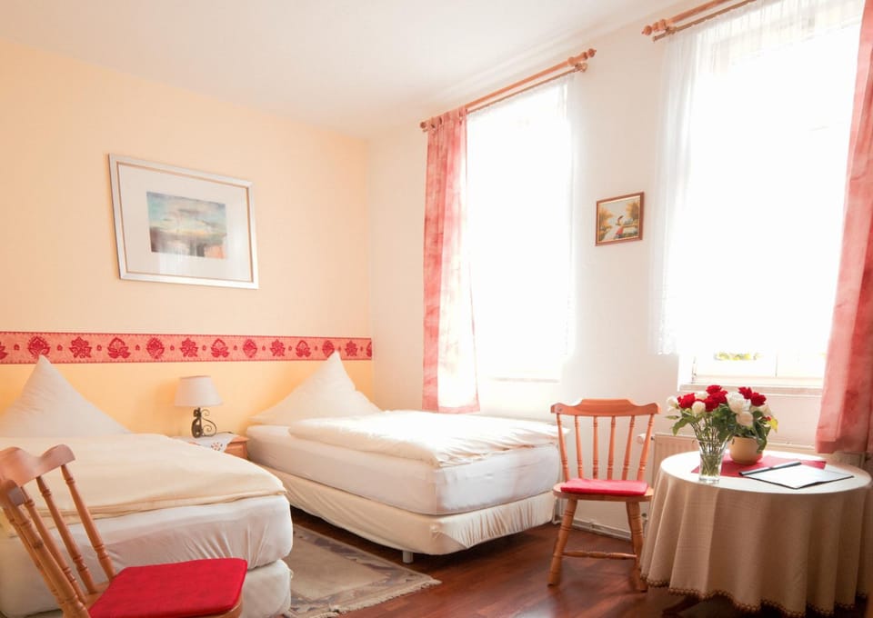 Bed, Photo of the whole room, Seating area, Bedroom