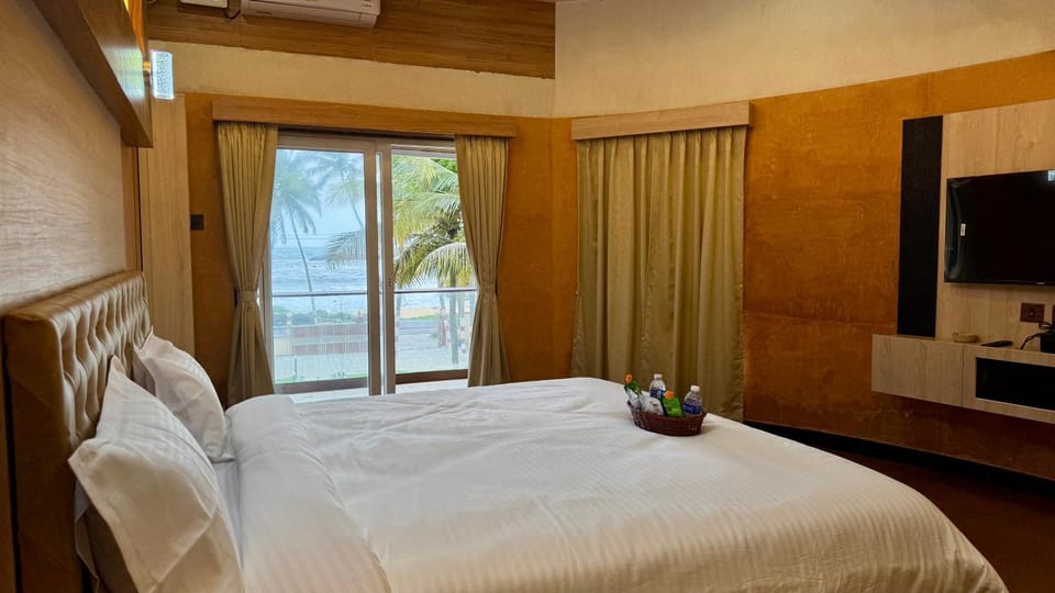Bed, TV and multimedia, Photo of the whole room, Bedroom