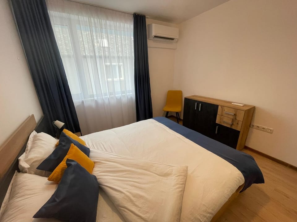 Bed, Photo of the whole room, Bedroom, air conditioner
