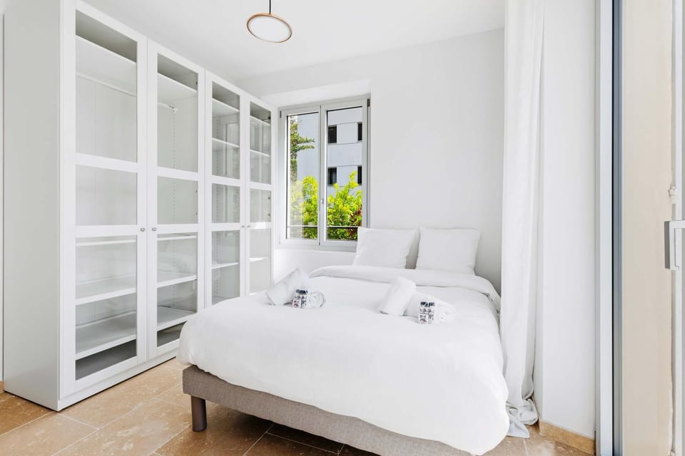 Bed, Photo of the whole room, Bedroom, towels, wardrobe