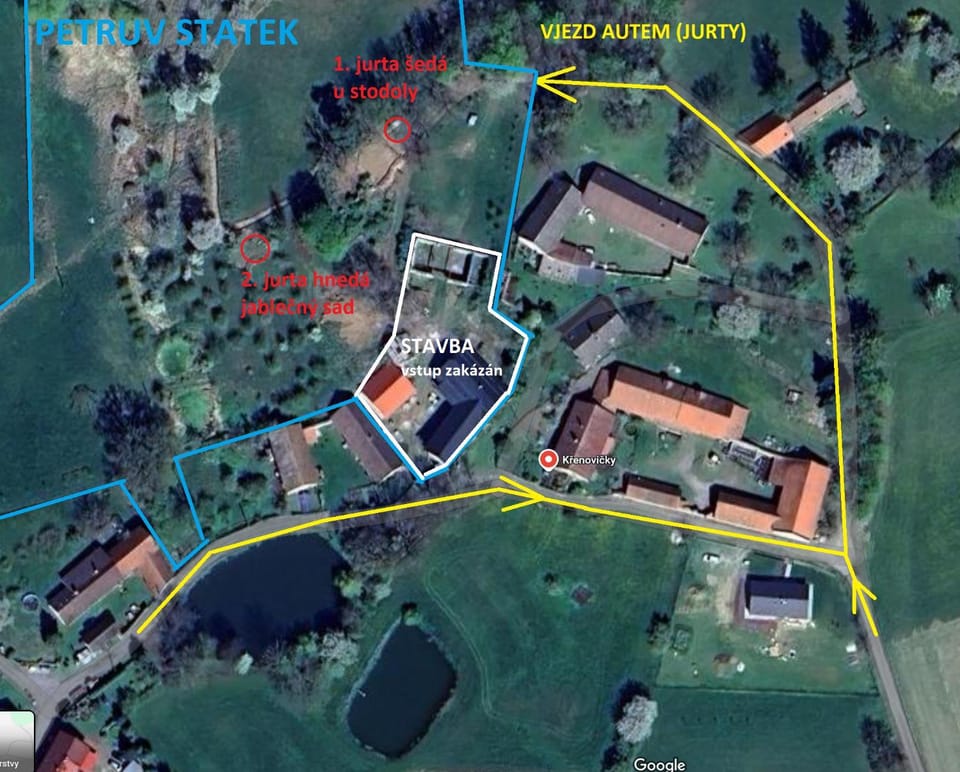 01 JURTA šedá u stodoly Luxury tent in Czechia