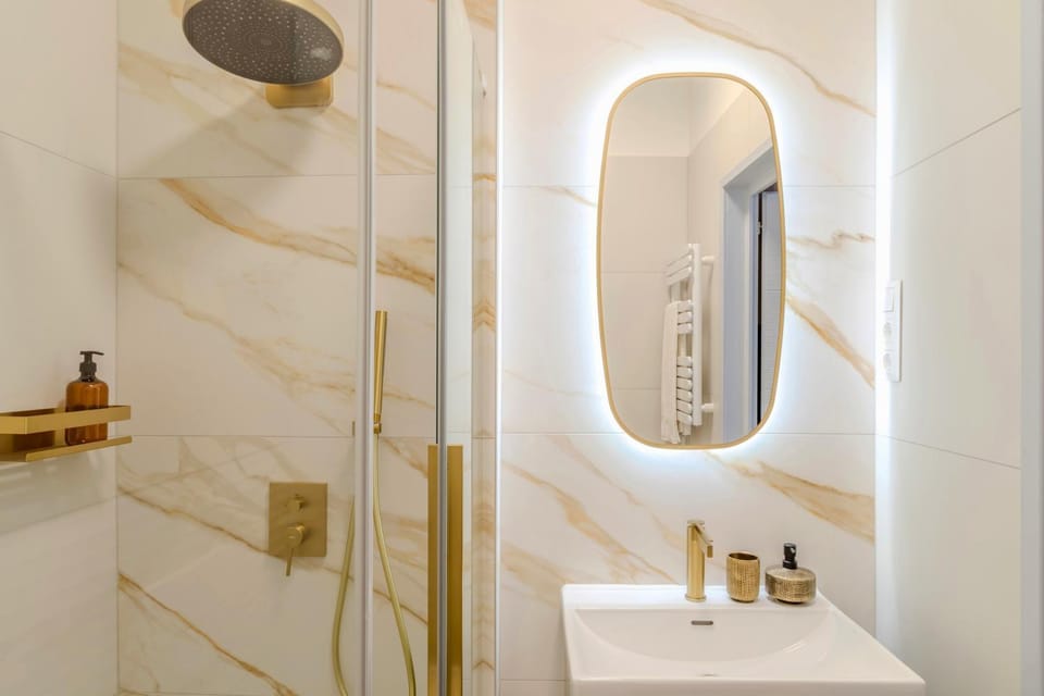 Shower, Bathroom, towels