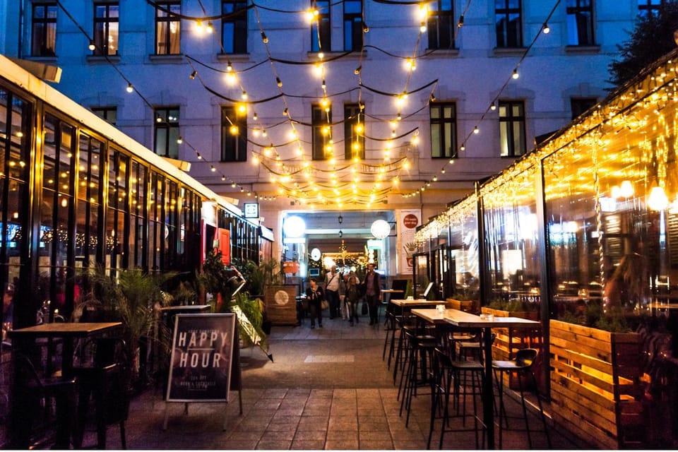 Restaurant/places to eat, Night, Neighbourhood