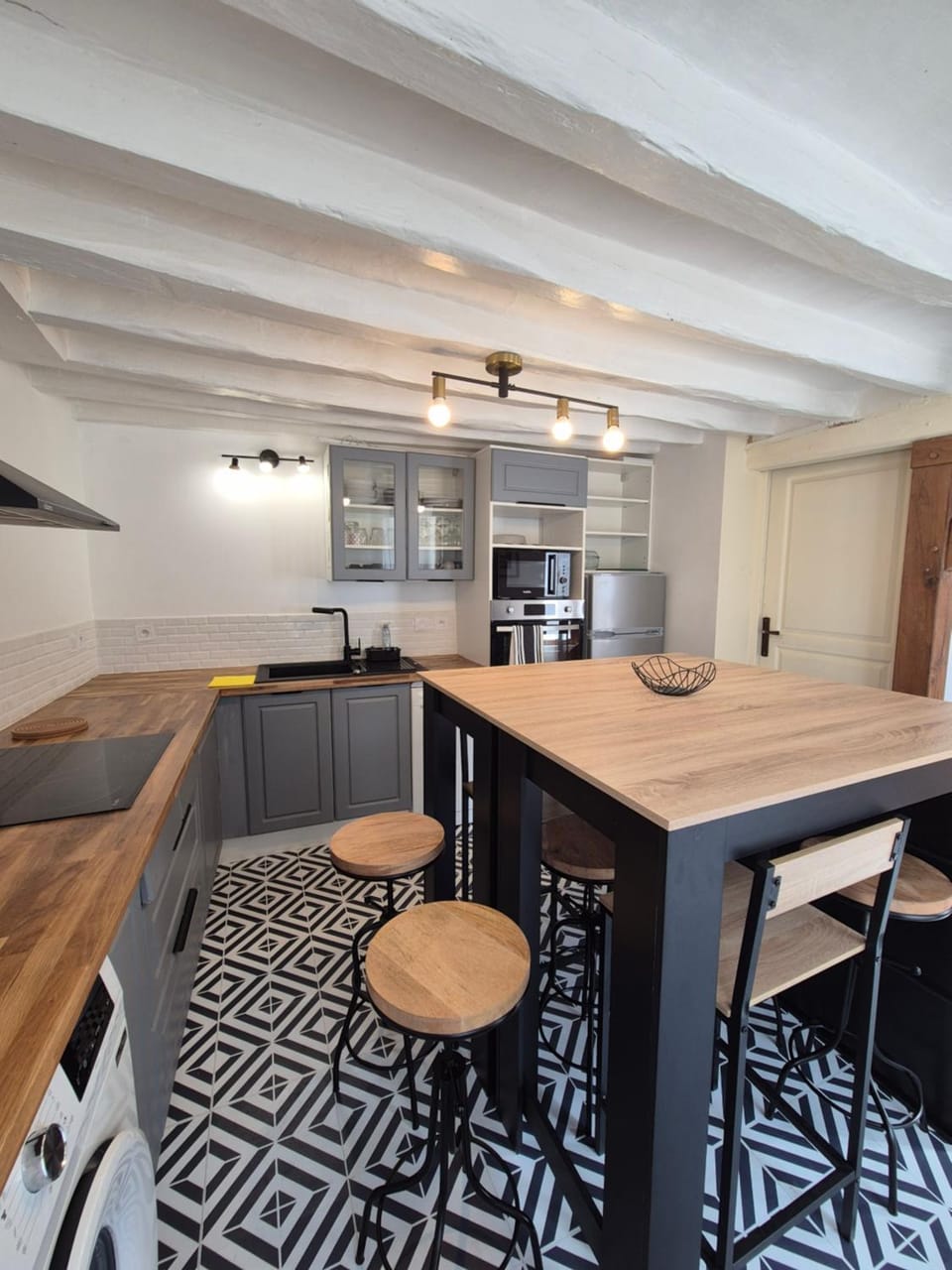 Kitchen or kitchenette, Dining area, minibar, oven, pet friendly, stove