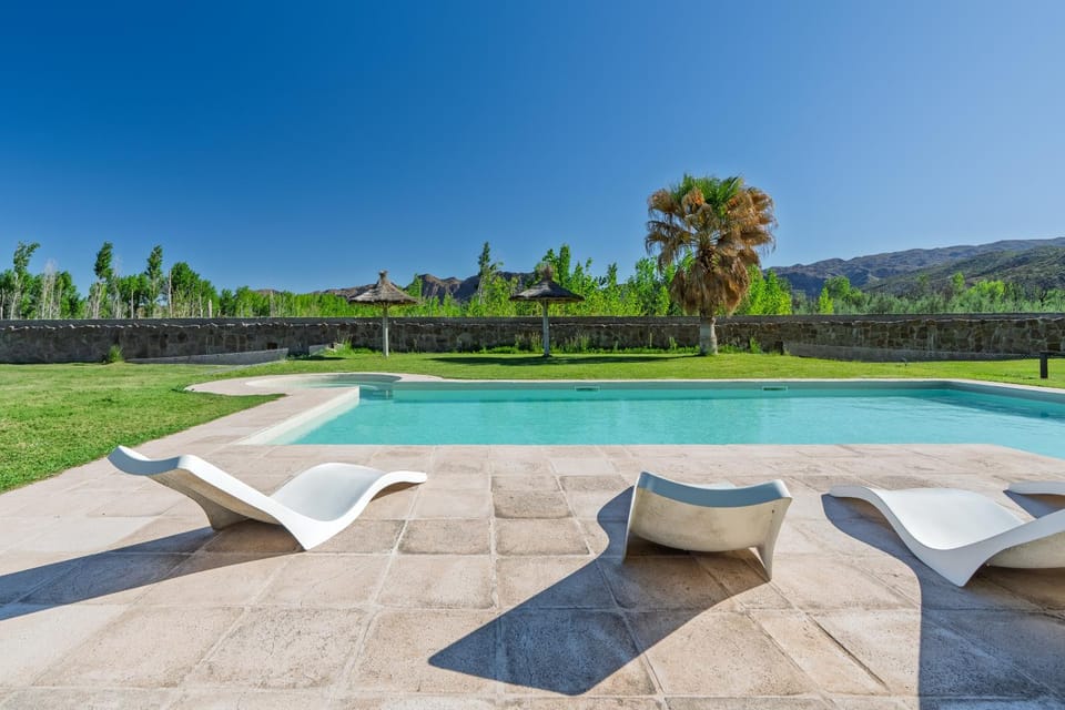 Swimming pool, sunbed
