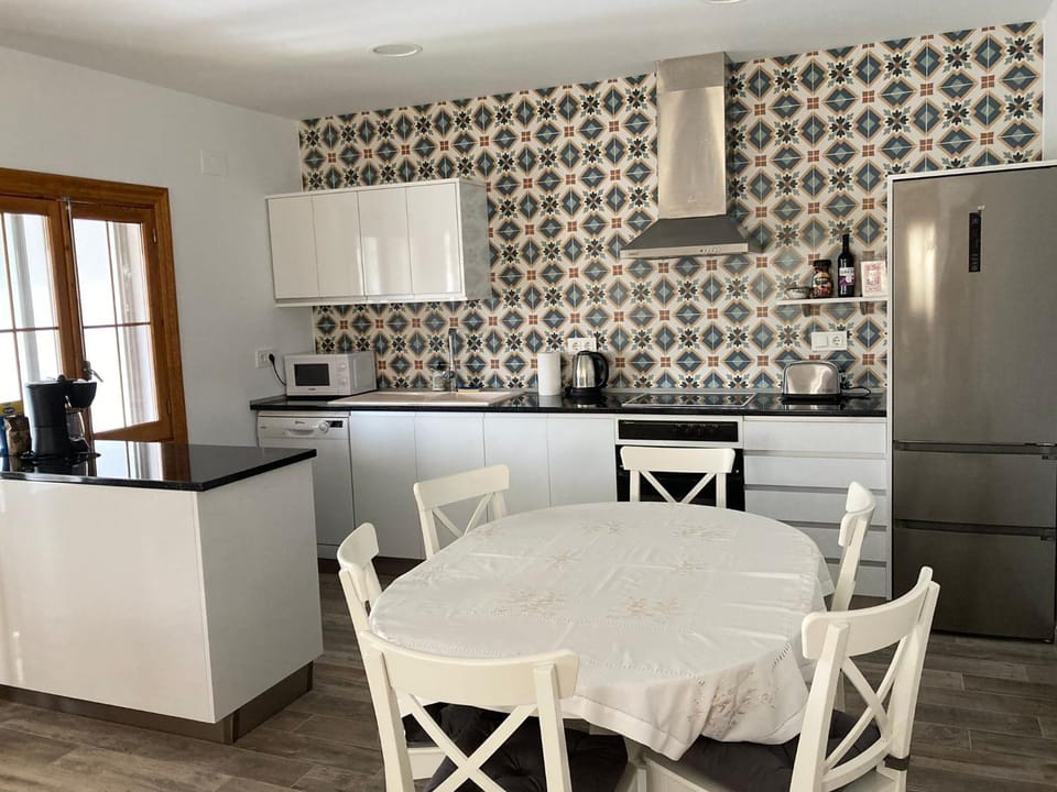 Restaurant/places to eat, Dining area, kitchen