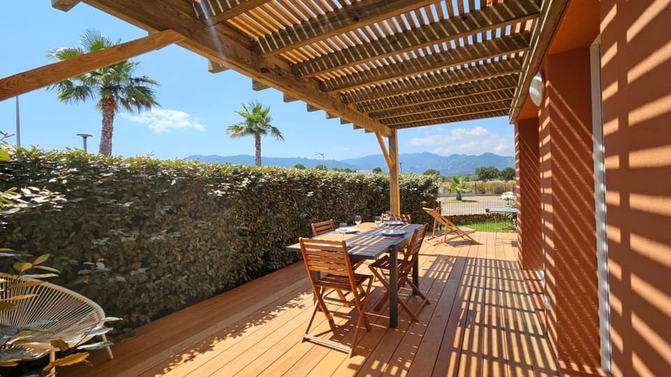 Patio, Mountain view