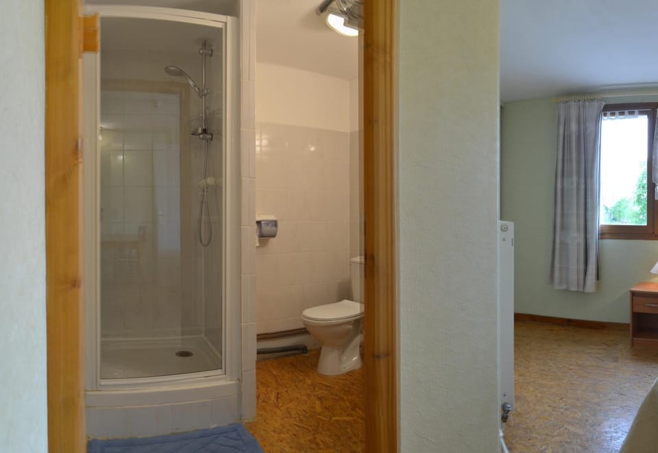 Shower, Toilet