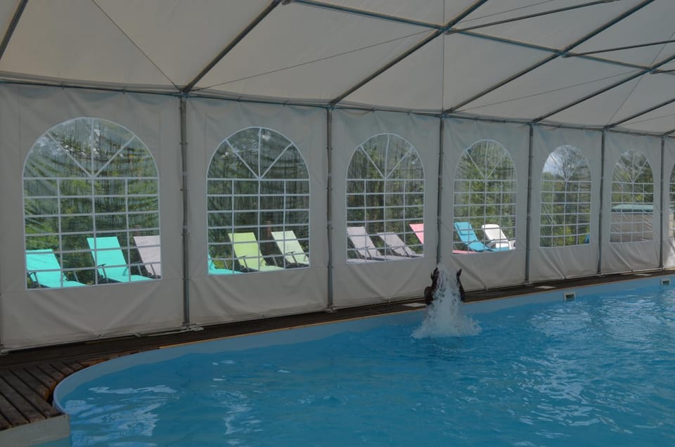 Swimming pool, sunbed