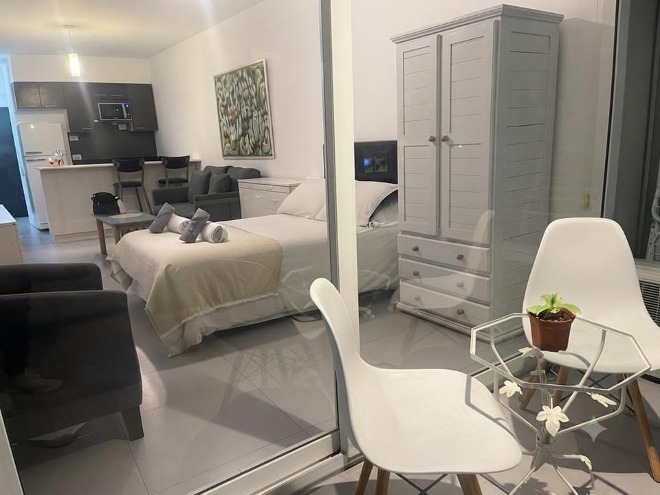 Photo of the whole room, Seating area