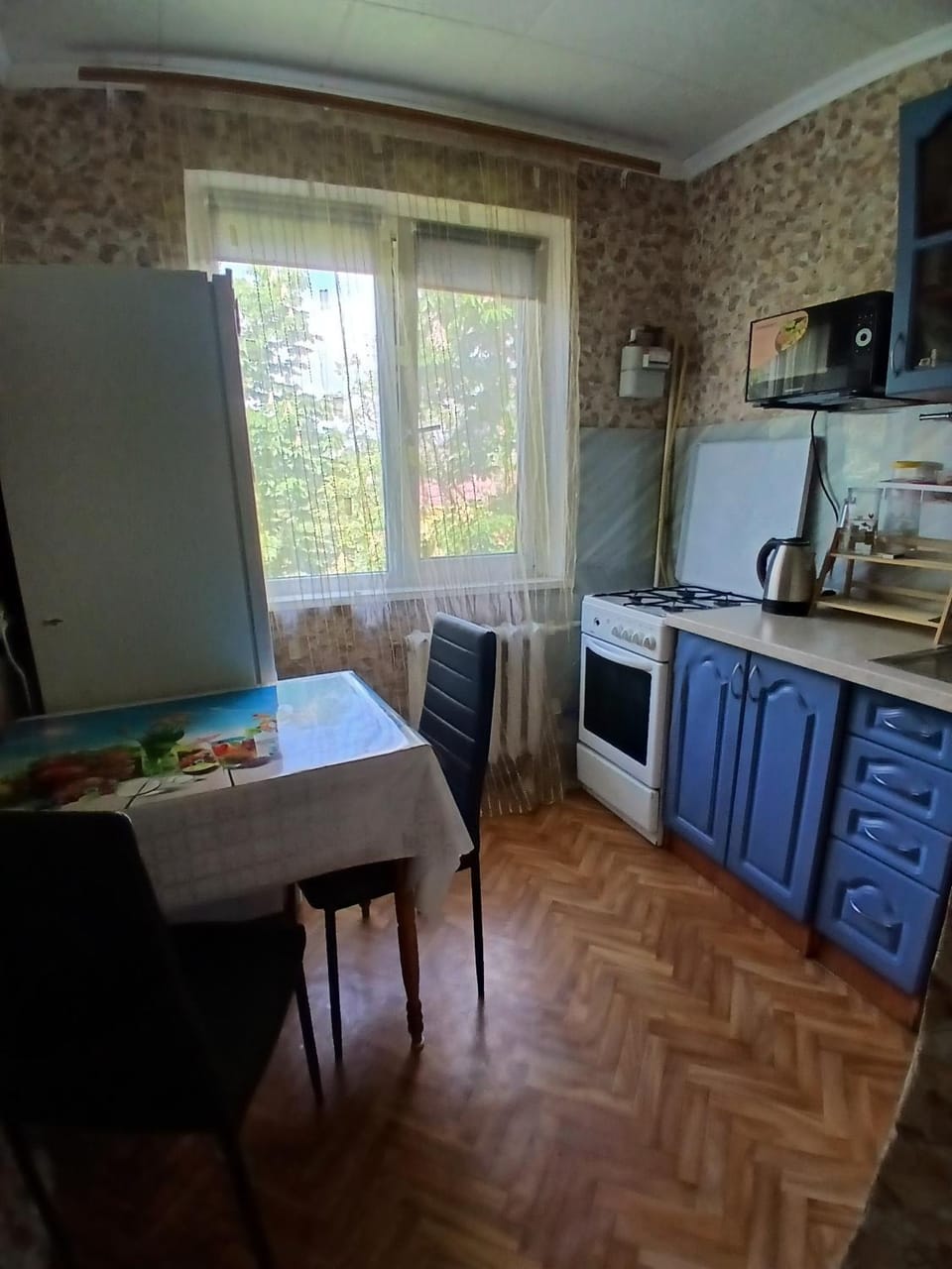 Kitchen or kitchenette, Dining area, oven