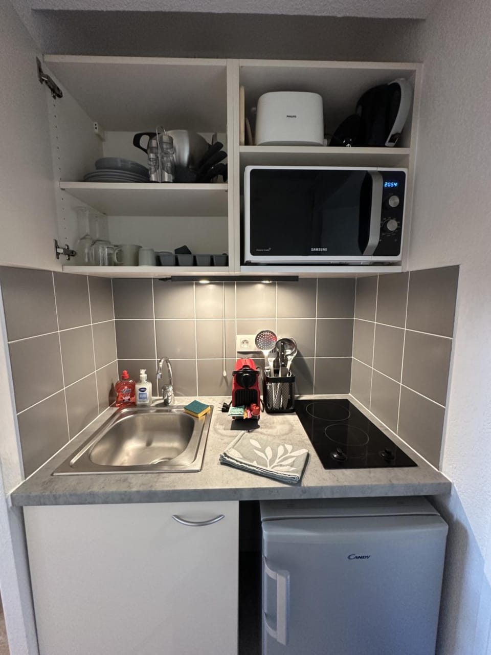 Coffee/tea facilities, Kitchen or kitchenette, stove, toaster