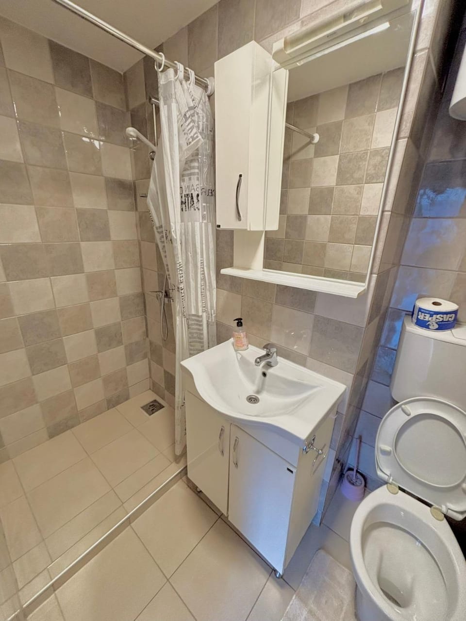 Shower, Toilet, towels