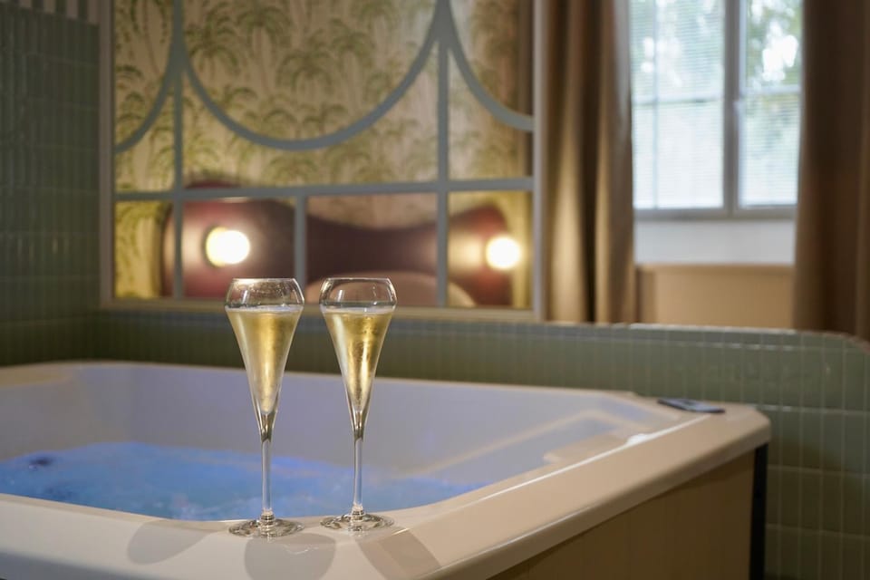 Spa and wellness centre/facilities, Area and facilities