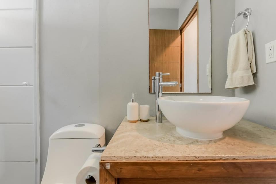 Bathroom, towels