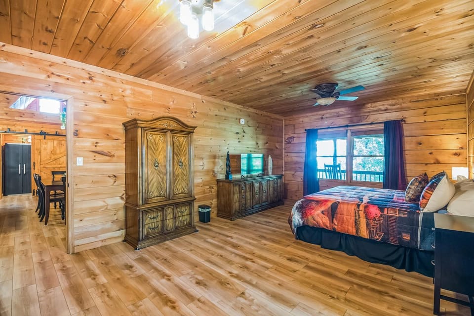 Bed, TV and multimedia, Bedroom, wardrobe