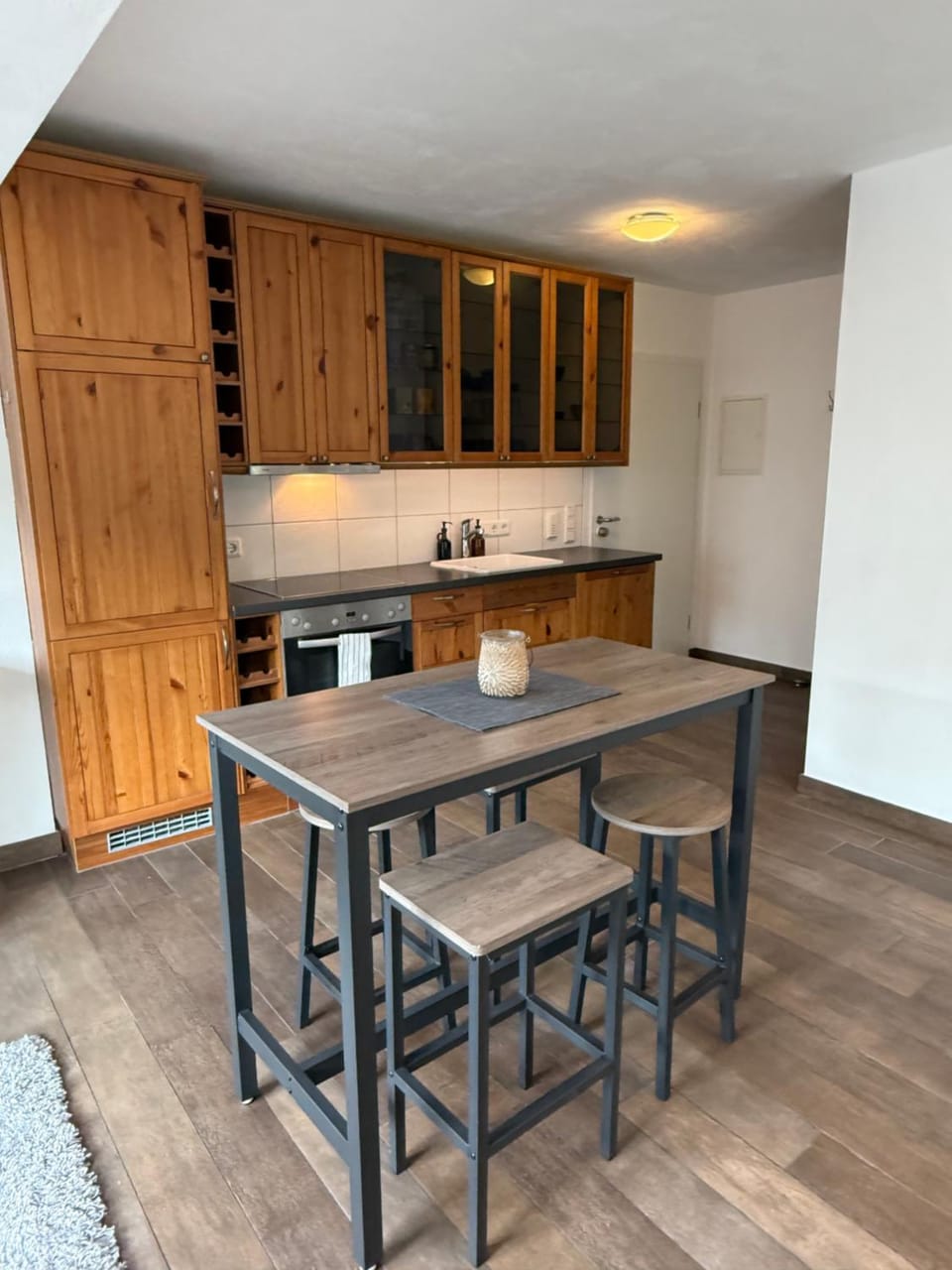 Kitchen or kitchenette, Dining area, stove