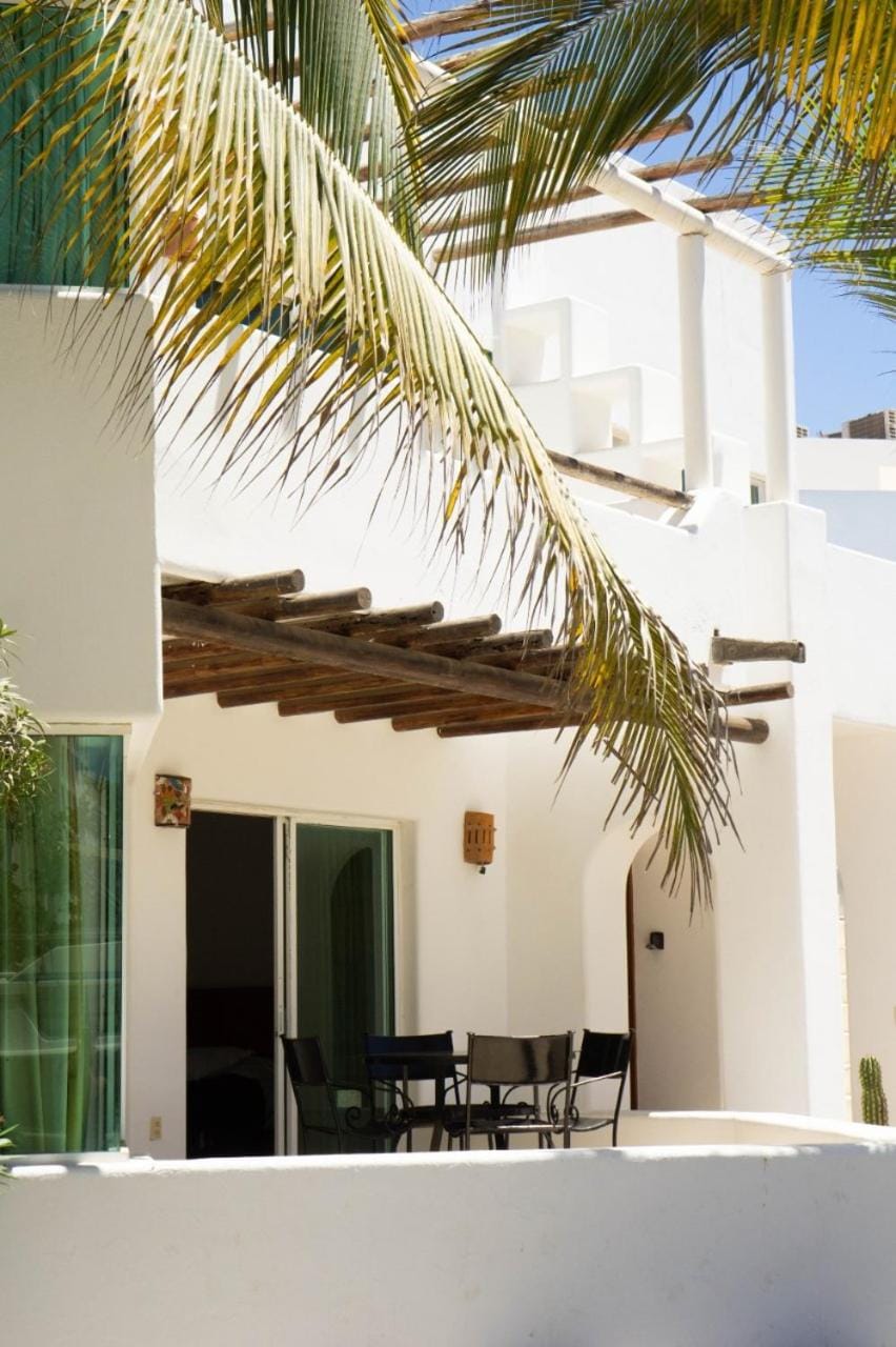 Departamentos y cabañas a pie de playa -Baraka Beach Club Apartment in Mazatlan