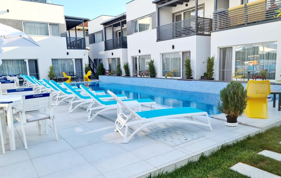 Property building, Restaurant/places to eat, Swimming pool, Breakfast