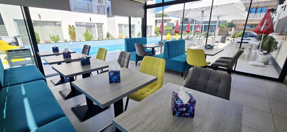 Property building, Restaurant/places to eat, Swimming pool, Breakfast