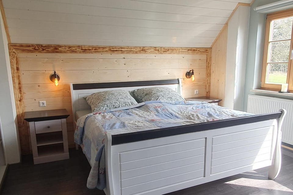 Bed, Bedroom