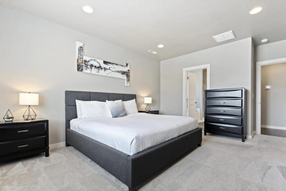 Spring Events Stay Modern Home Near Dining House in Nampa