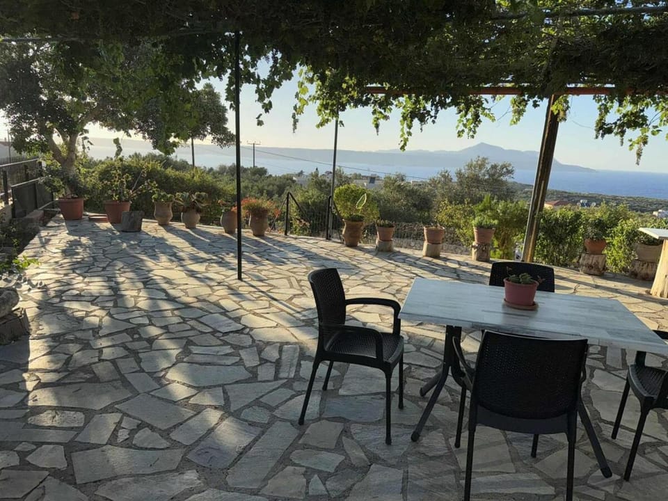 Plaka Serenity Apartment in Crete