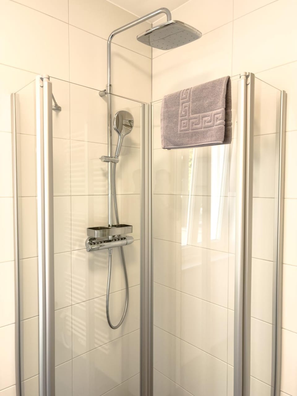 Shower, Bathroom, towels